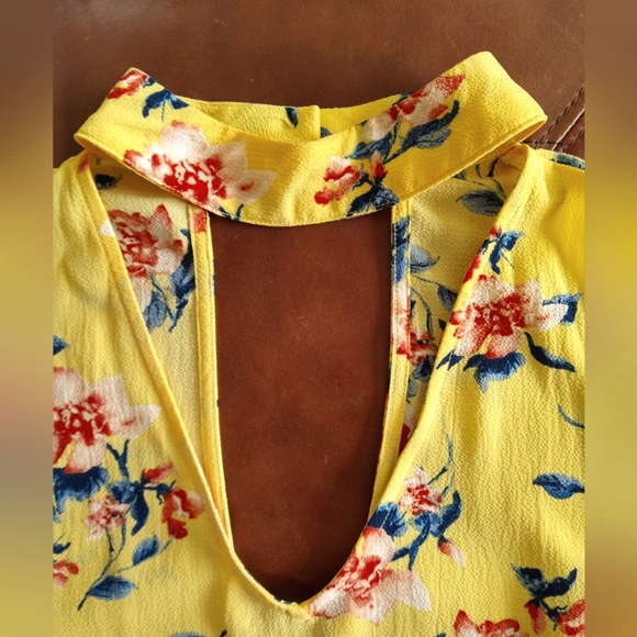 Unique Ladies Top - Picture 6 of 8